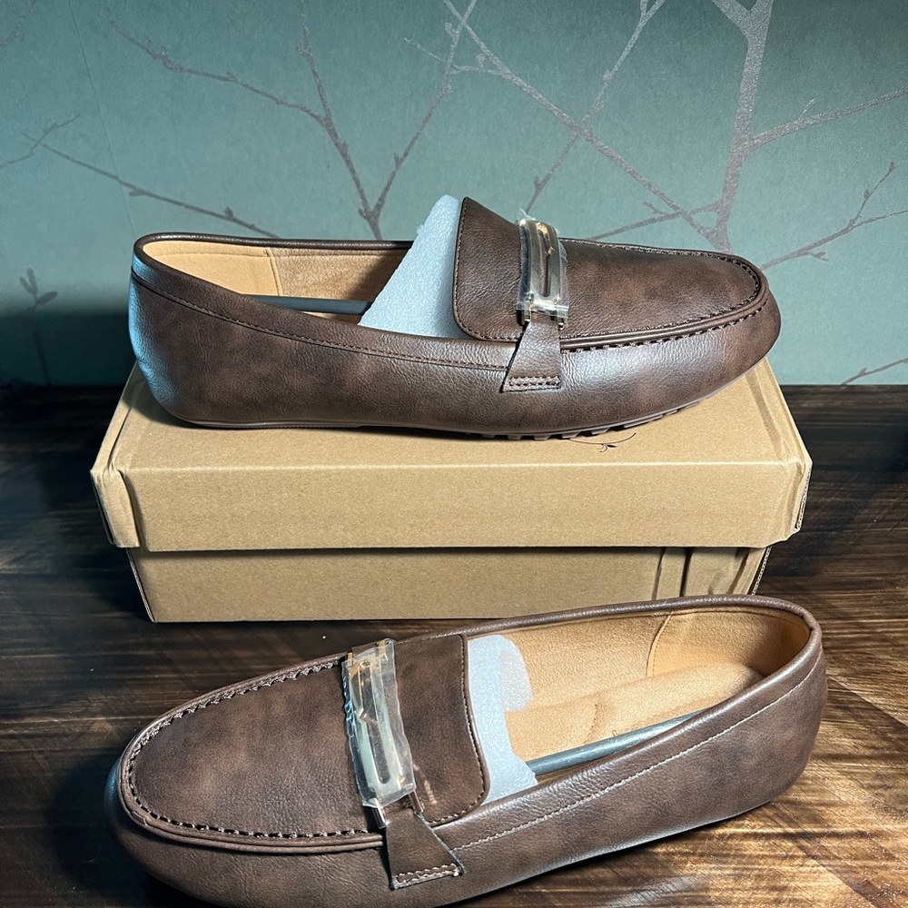 Alicegana Women’s 8 Brown Penny Loafers NWT with Metal Buckle